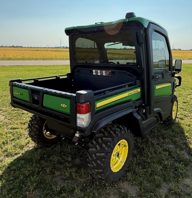 Image of John Deere XUV 835R equipment image 2