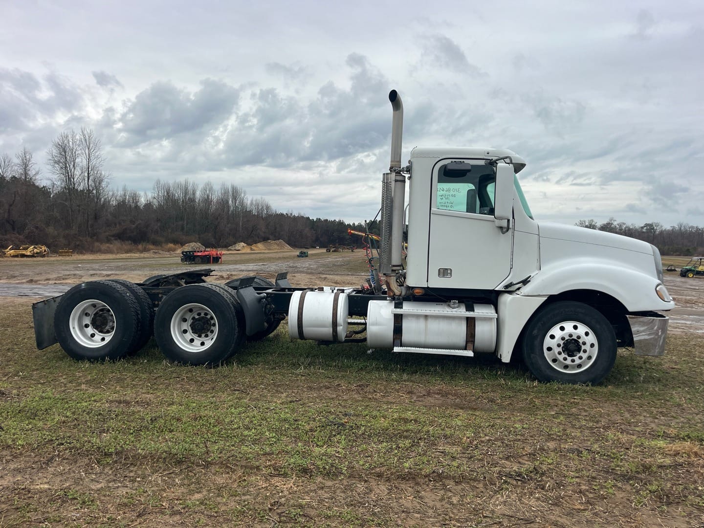 2013 Freightliner Columbia Equipment Image0