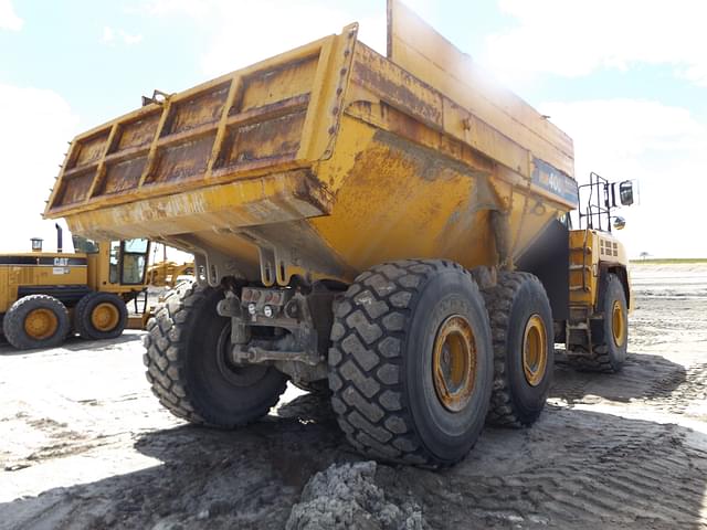Image of Komatsu HM400-3 equipment image 3