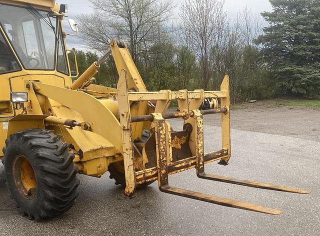 Image of Komatsu WA40 equipment image 2