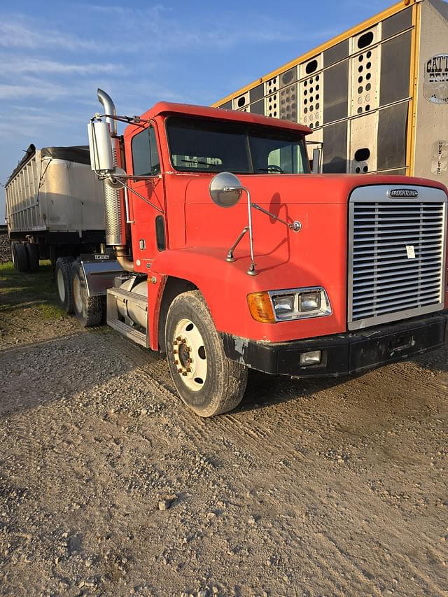 Image of Freightliner FLD120 equipment image 2