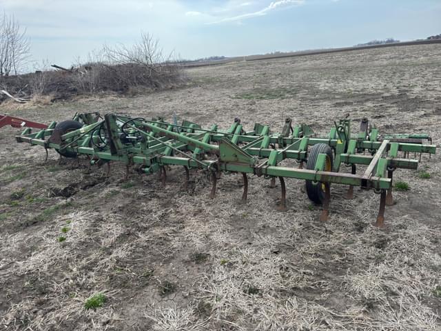 Image of John Deere 1100 equipment image 1