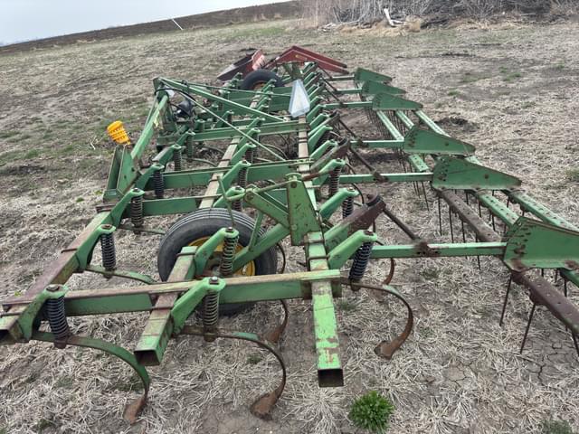 Image of John Deere 1100 equipment image 2