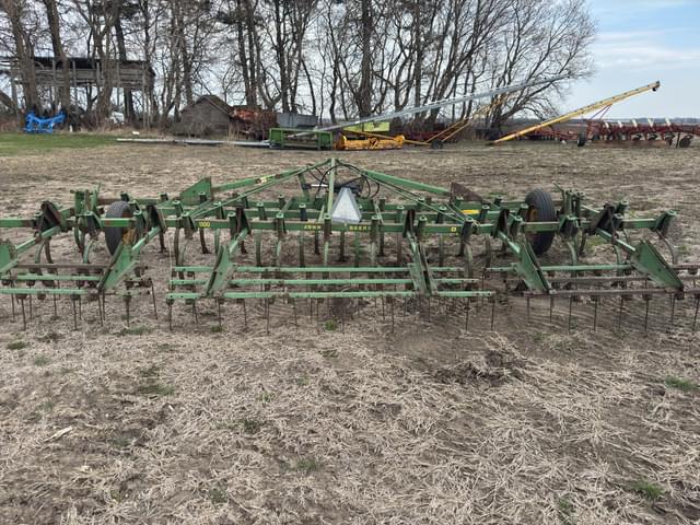 Image of John Deere 1100 equipment image 3
