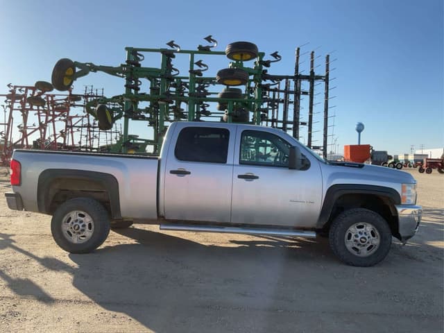 Image of Chevrolet 2500HD equipment image 3