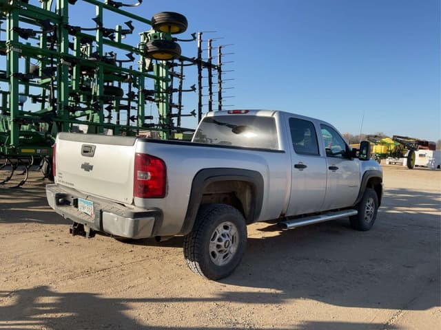 Image of Chevrolet 2500HD equipment image 4