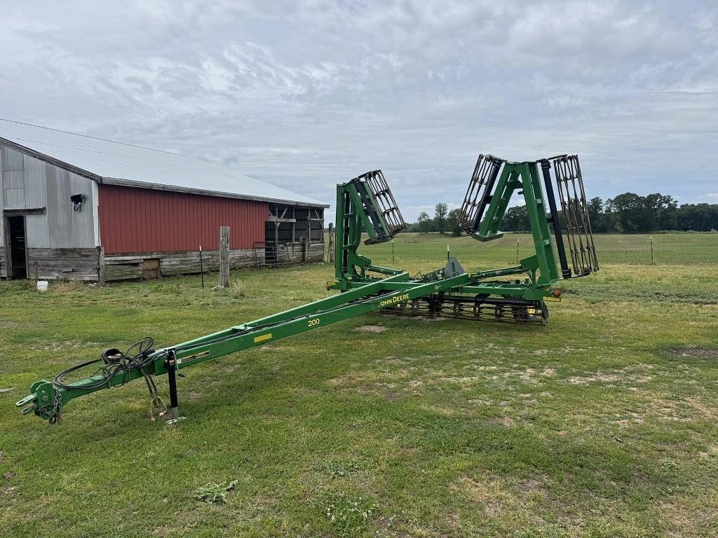 Image of John Deere 200 Primary image
