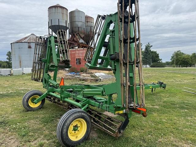 Image of John Deere 200 equipment image 4
