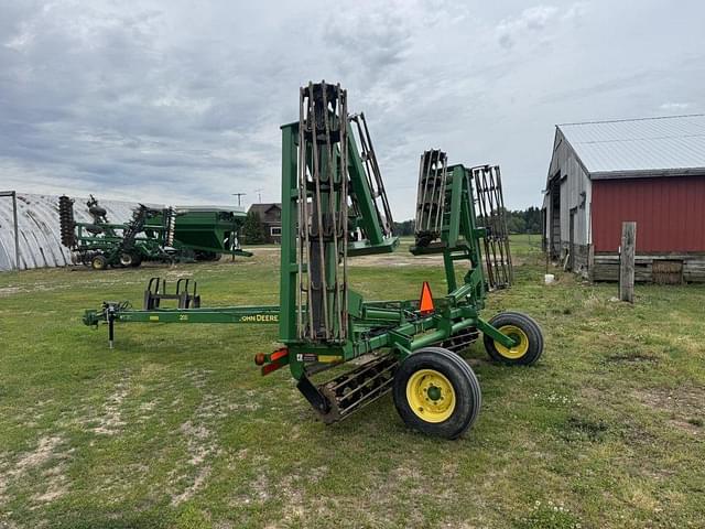 Image of John Deere 200 equipment image 2