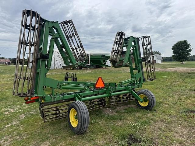 Image of John Deere 200 equipment image 3
