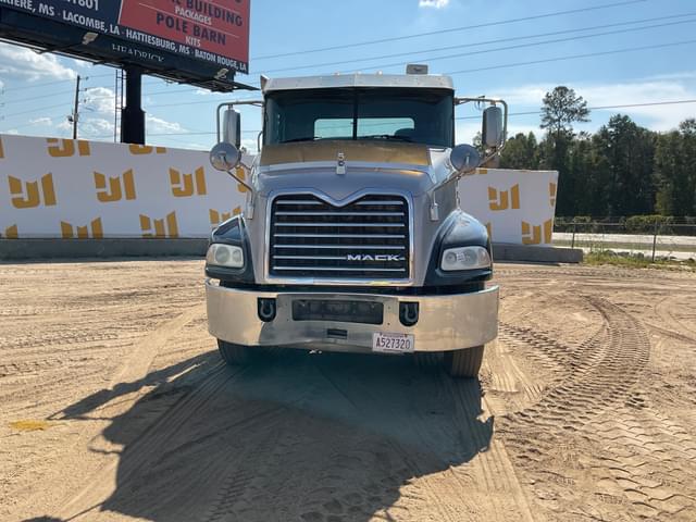 Image of Mack Pinnacle CXU613 equipment image 1