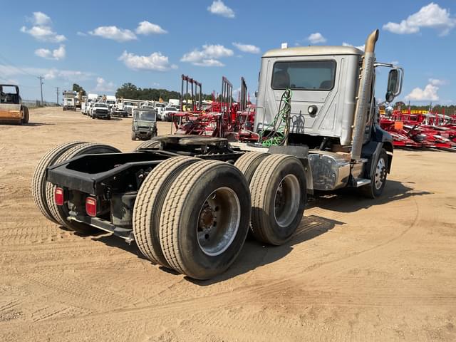 Image of Mack Pinnacle CXU613 equipment image 4