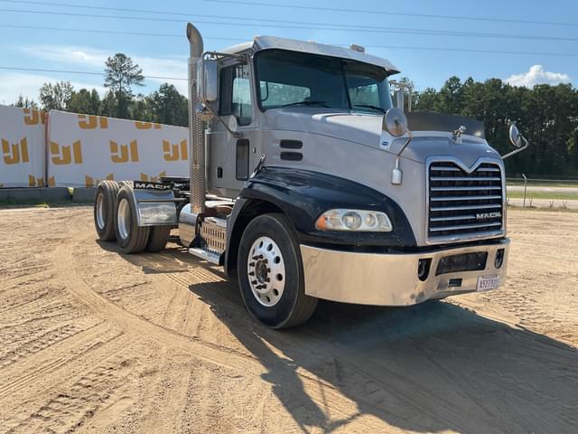 Image of Mack Pinnacle CXU613 equipment image 2