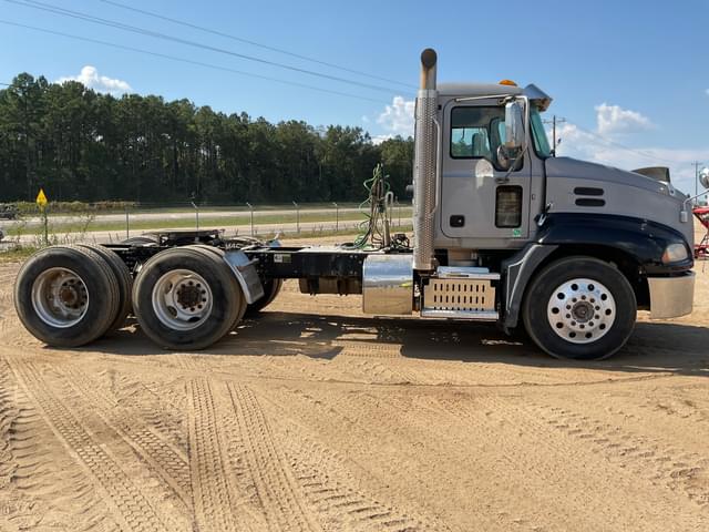 Image of Mack Pinnacle CXU613 equipment image 3