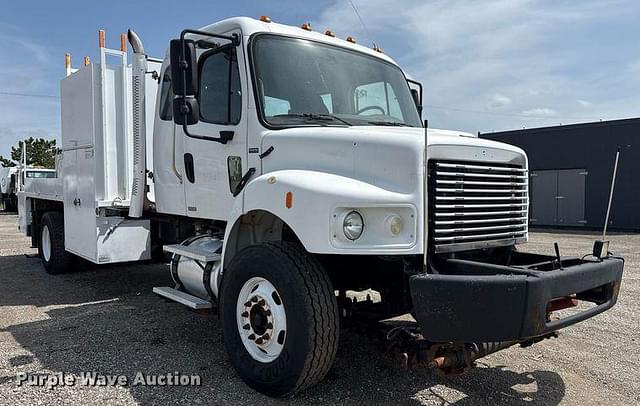 Image of Freightliner Business Class M2 equipment image 2