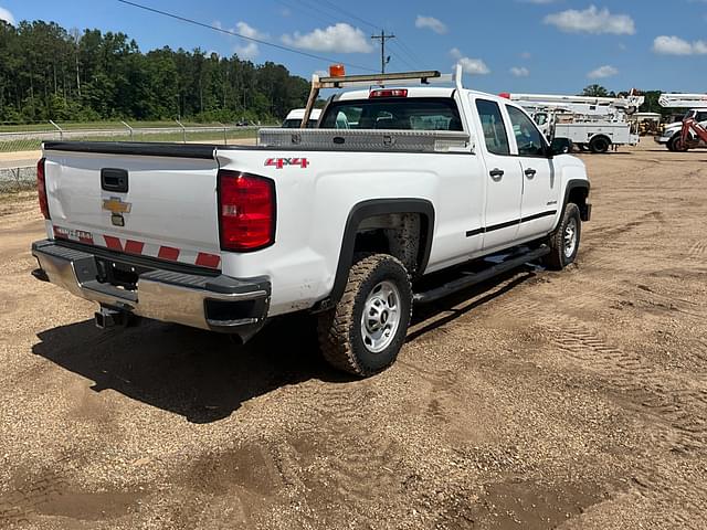 Image of Chevrolet 2500HD equipment image 4