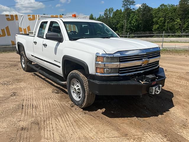 Image of Chevrolet 2500HD equipment image 2