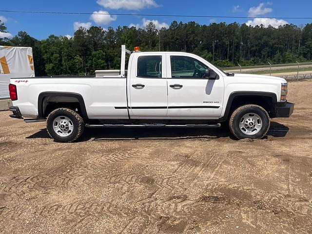 Image of Chevrolet 2500HD equipment image 3
