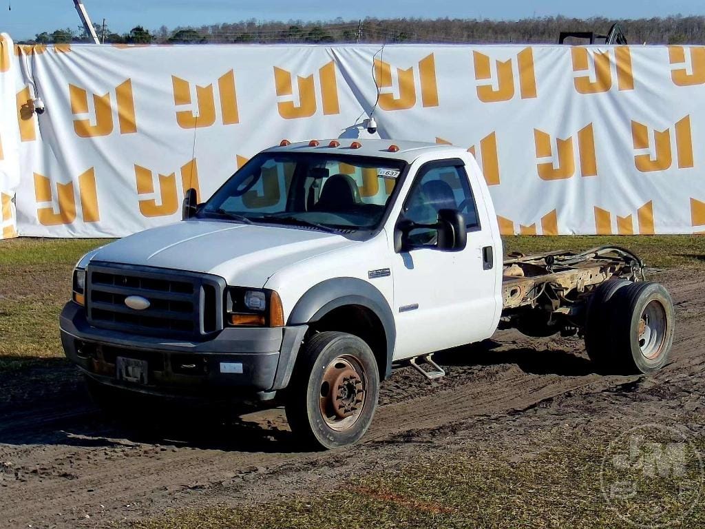 2006 Ford F-550 Equipment Image0