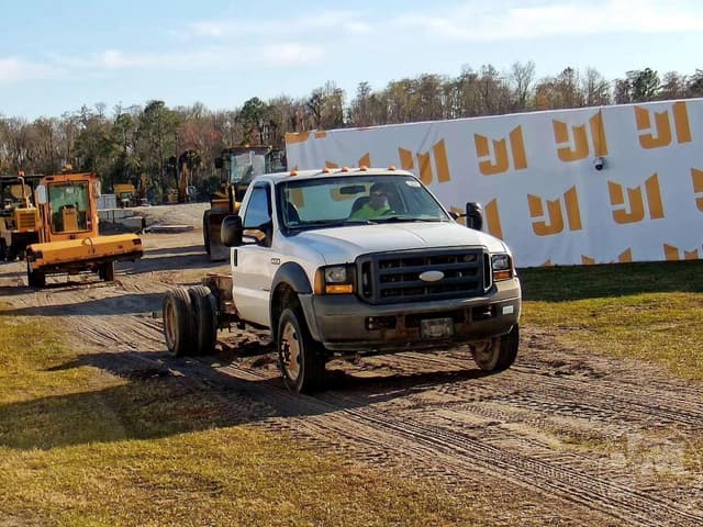 Image of Ford F-550 equipment image 2
