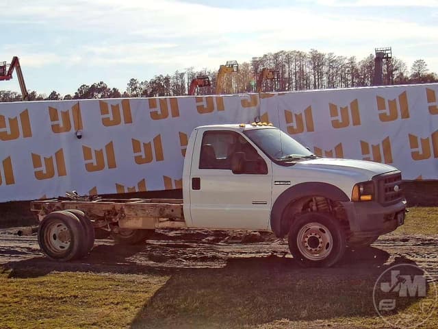 Image of Ford F-550 equipment image 4