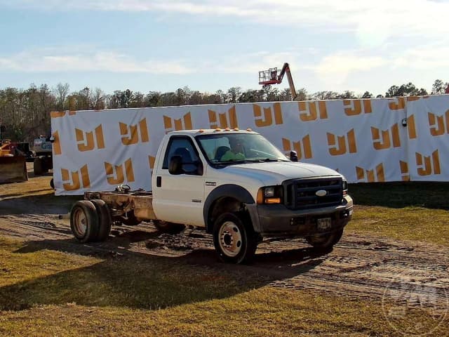 Image of Ford F-550 equipment image 3