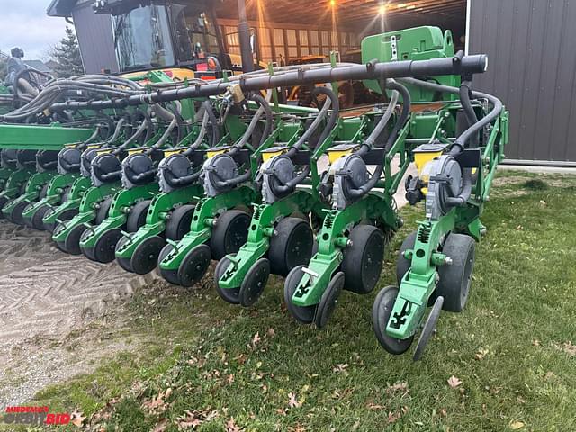 Image of John Deere DR24 equipment image 4