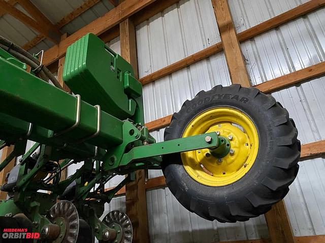 Image of John Deere DR24 equipment image 2