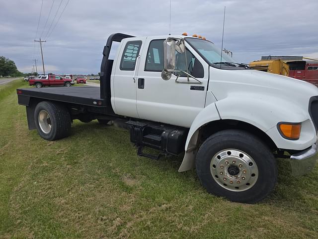 Image of Ford F-650 equipment image 3