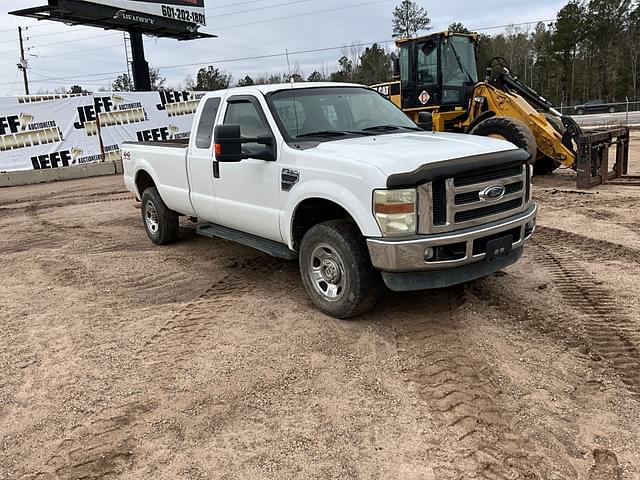 Image of Ford F-350 equipment image 2