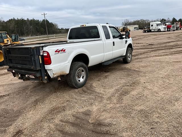 Image of Ford F-350 equipment image 4