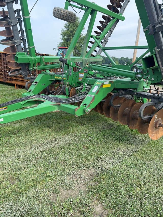 Image of John Deere 637 equipment image 2
