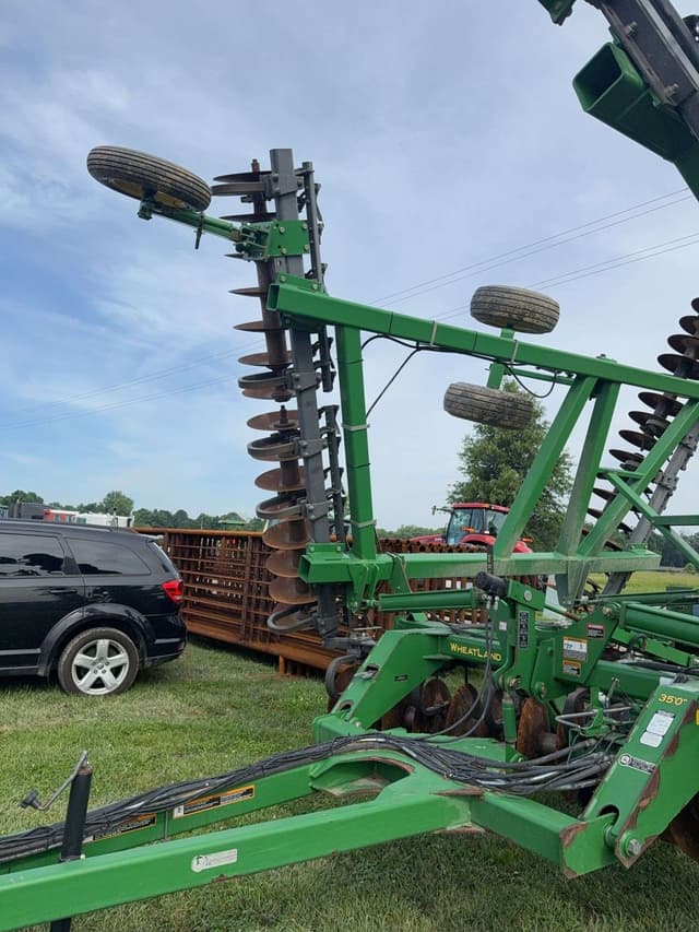 Image of John Deere 637 equipment image 3