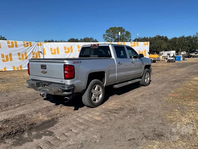 Image of Chevrolet 2500HD equipment image 4
