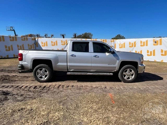 Image of Chevrolet 2500HD equipment image 3