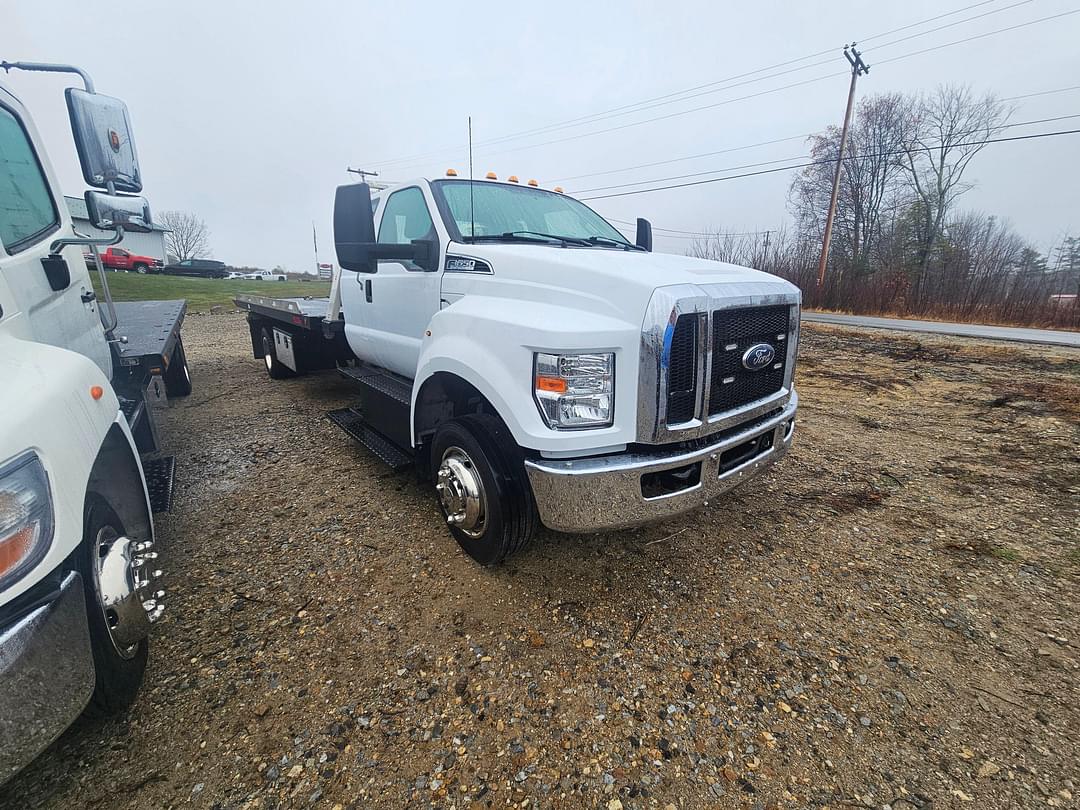 Image of Ford F-650 Image 0