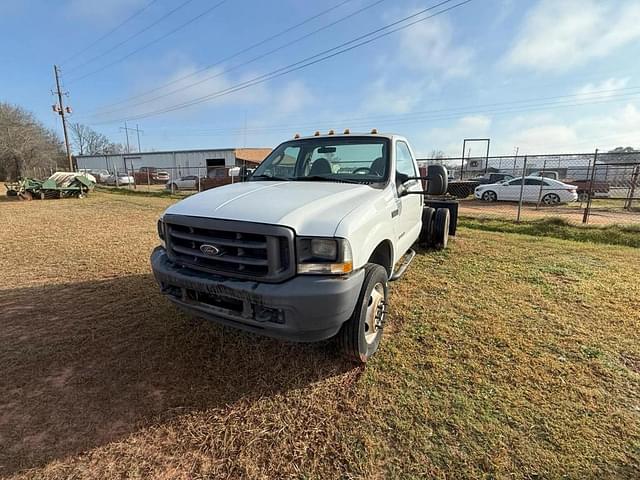 Image of Ford F-550 equipment image 3