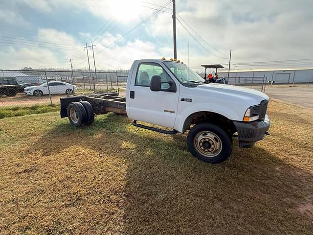 Image of Ford F-550 equipment image 4