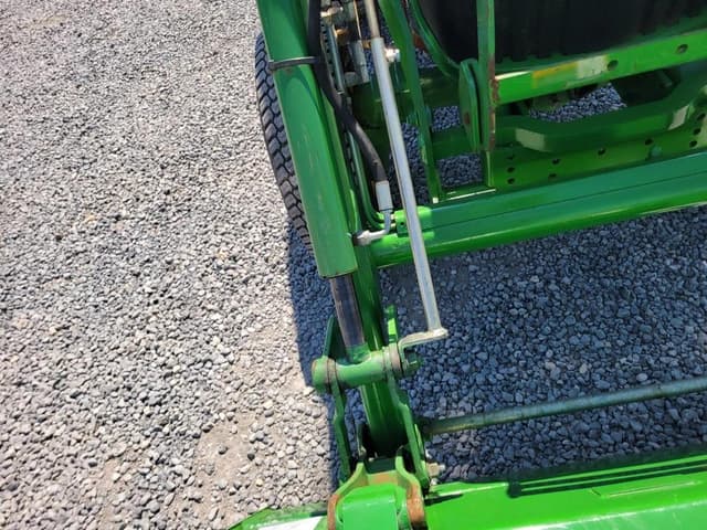 Image of John Deere 3039R equipment image 3