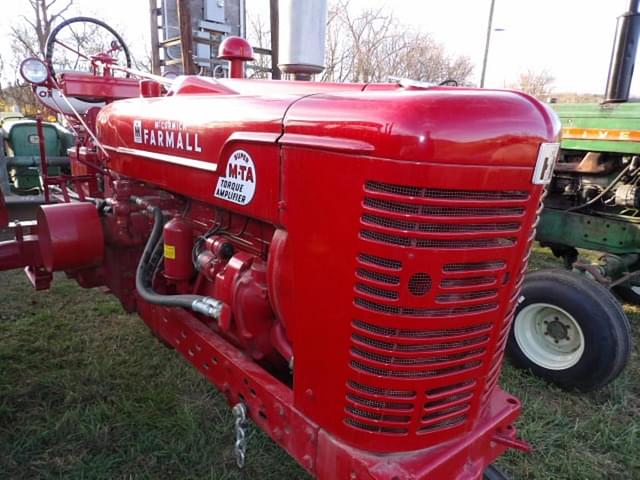 Image of Farmall Super M-TA equipment image 1