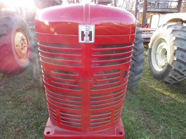 Image of Farmall Super M-TA equipment image 4