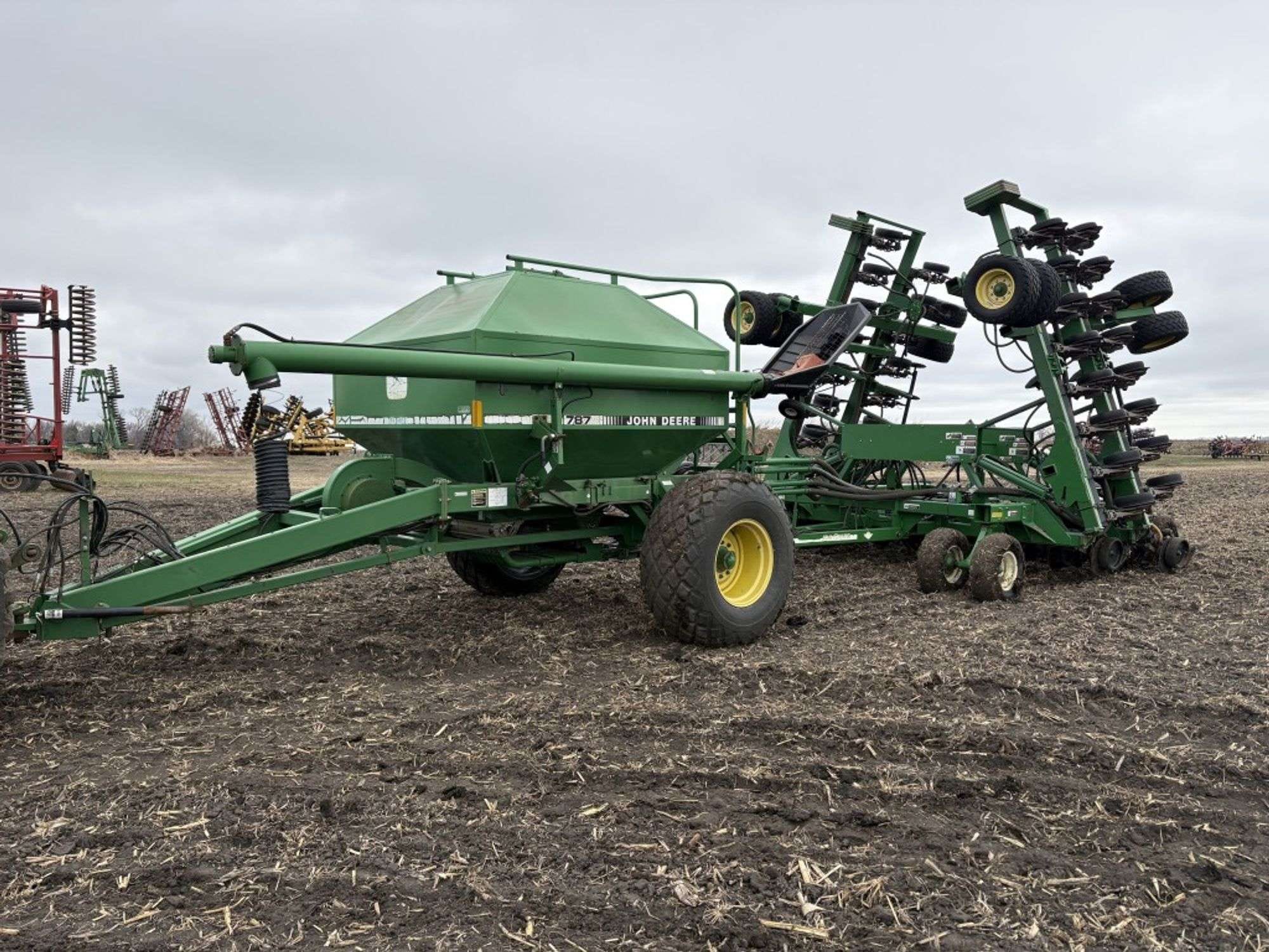 John Deere 787 Equipment Image0