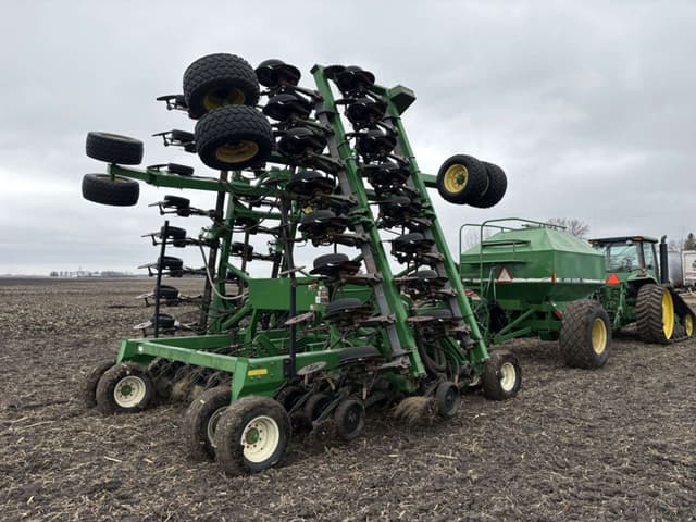 Image of John Deere 787 equipment image 4