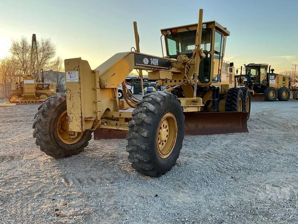 1997 Caterpillar 140H VHP Equipment Image0