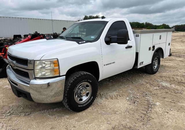 Image of Chevrolet 2500HD equipment image 2