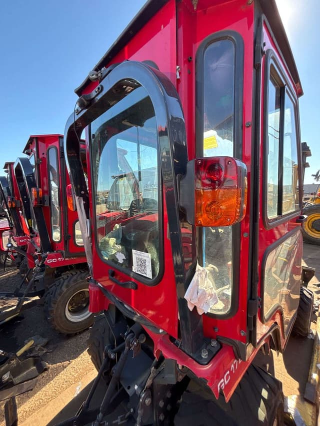 Image of Massey Ferguson GC1723E equipment image 3