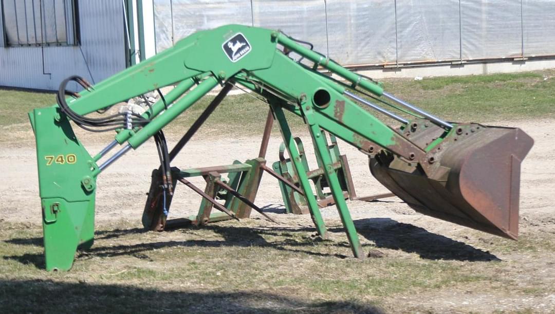 Image of John Deere 740 Image 1