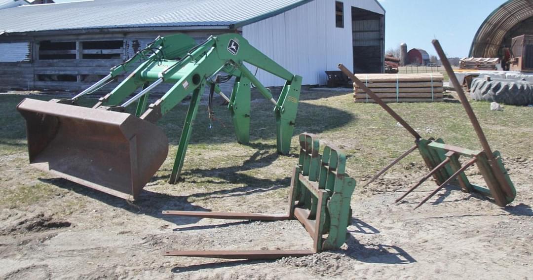 Image of John Deere 740 Image 0