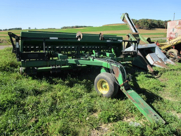 Main image John Deere 750