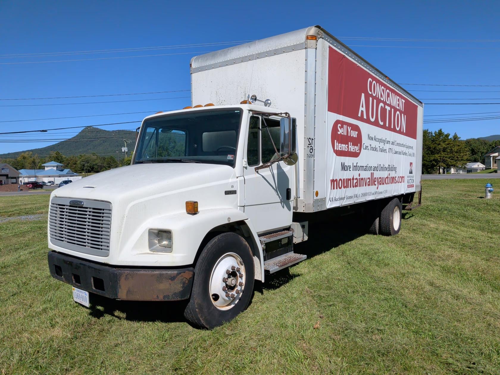 1998 Freightliner FL70 Equipment Image0